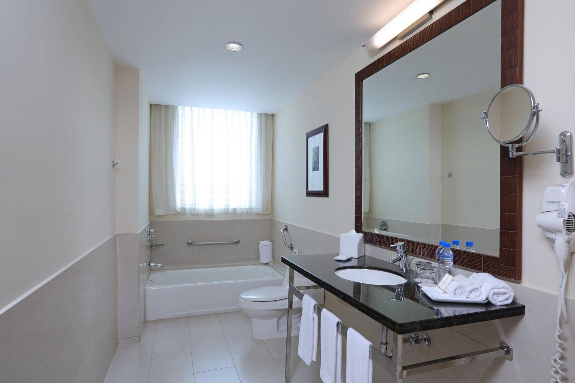 Courtyard by Marriott Panama Multiplaza Mall Esterno foto