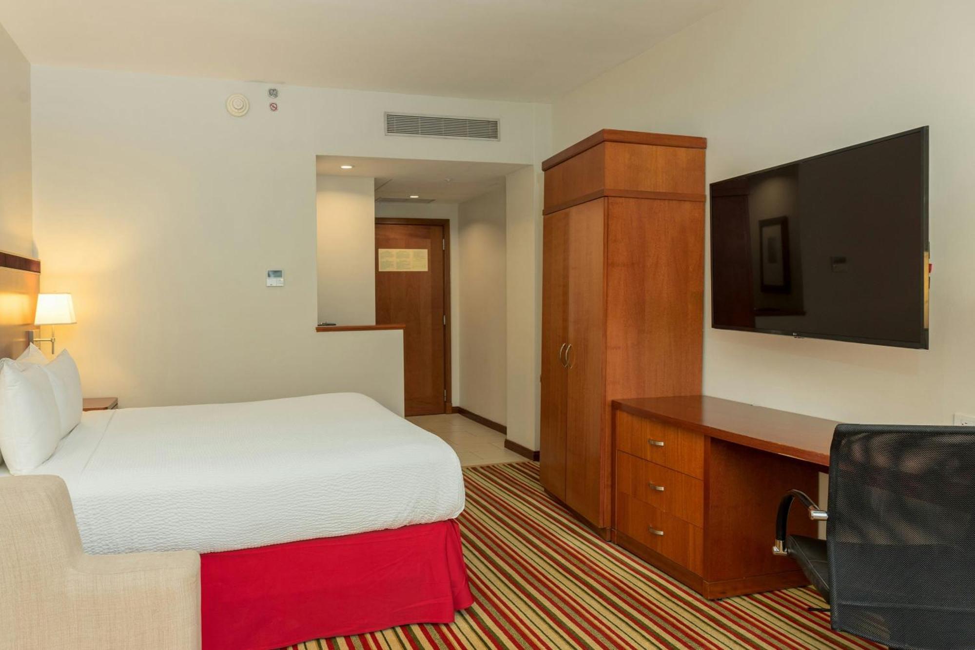 Courtyard by Marriott Panama Multiplaza Mall Esterno foto